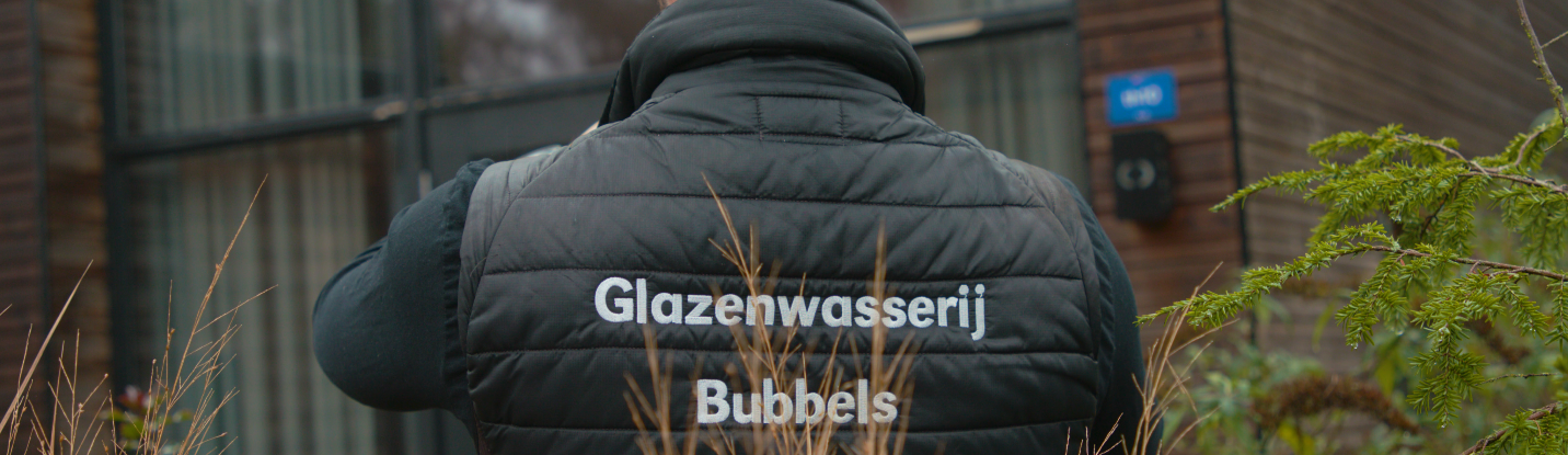 Glazenwasserij Bubbels aan het werk